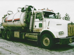 Used 2005 Kenworth T800 Cab (Stock #2708-KW VAC-30)) Part Image