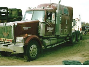 Used 2005 Western Star 4964 Sleeper (Stock #2072-WS-6)) Part Image