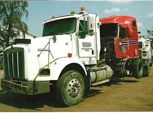Used 2006 Kenworth T800B Door (Stock #2611-KW-9)) Part Image