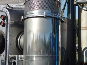 Used 2006 Peterbilt 379 Air Cleaner Image