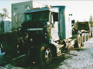 Used 2014 Kenworth T800 Sleeper Image