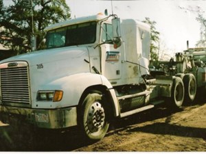 Used 2000 Freightliner FLD112 Sleeper (Stock #1394-FRTLR-7)) Part Image