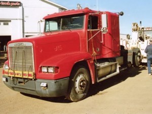 Used 1995 Freightliner FLD120 Cab (Stock #1111-FRTLR-16)) Part Image
