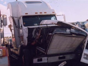 Used 2001 Freightliner FLD120 Sleeper (Stock #1018-FRTLR-5)) Part Image