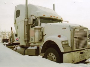 Used 2001 Freightliner FLD120 Sleeper (Stock #1178-FRTLR-6)) Part Image