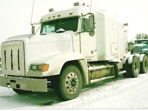Used 1999 Freightliner FLD120 Sleeper Image