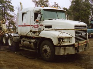 Used 2001 Mack CH613 Cab (Stock #1205-MACK-14)) Part Image