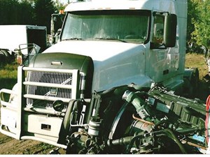 Used 2000 Volvo VNL Front Axle, Complete Image