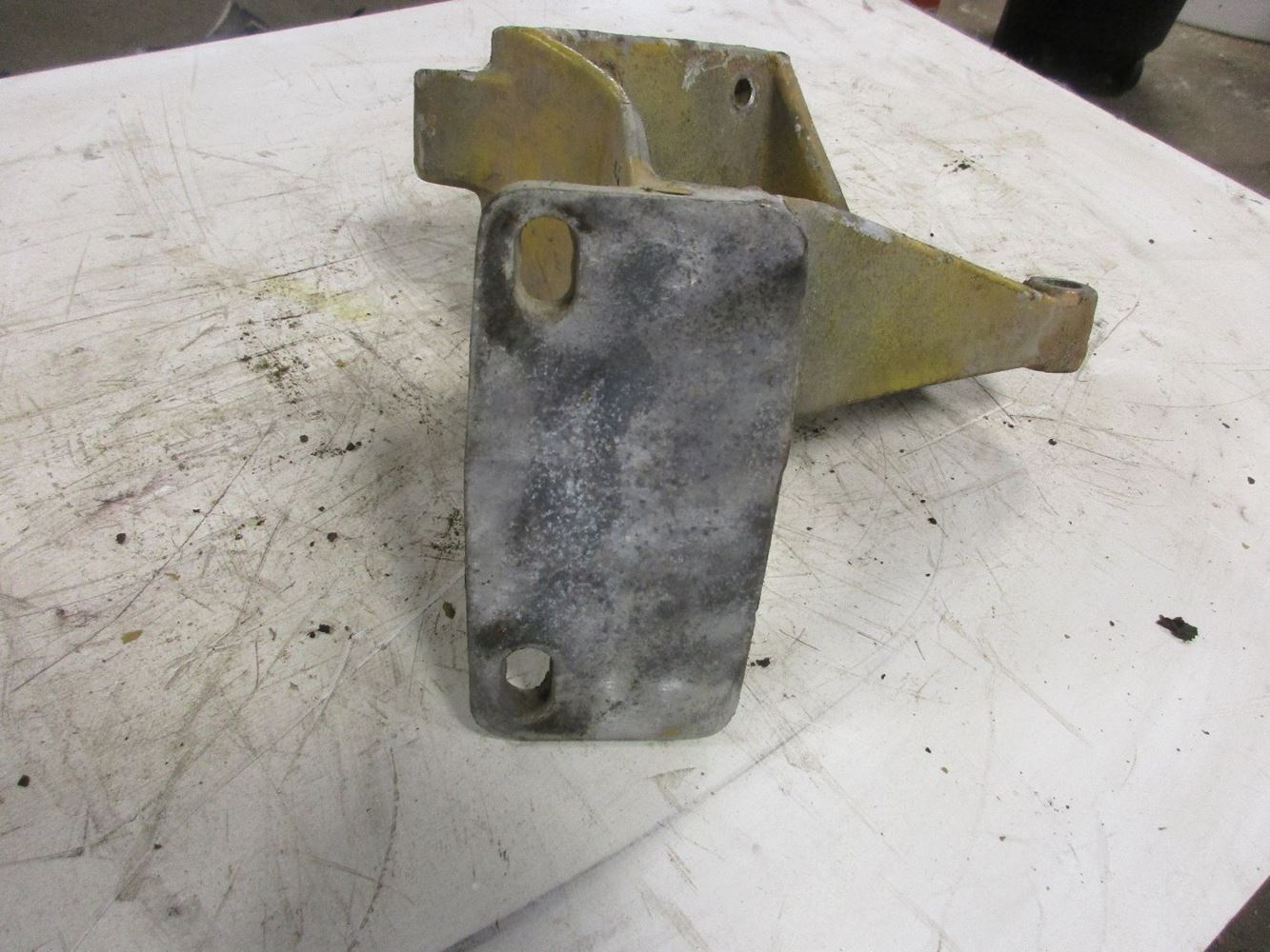 1988 Peterbilt 379 (Stock 21400911) Brackets TPI