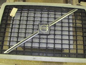 Used 2007 Volvo VNL670 Grille (Stock #21400130)) Part Image