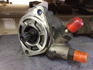 Used 2003 Detroit Series 60 12.7L DDEC IV Steering Pump (Stock #21403145)) Part Image