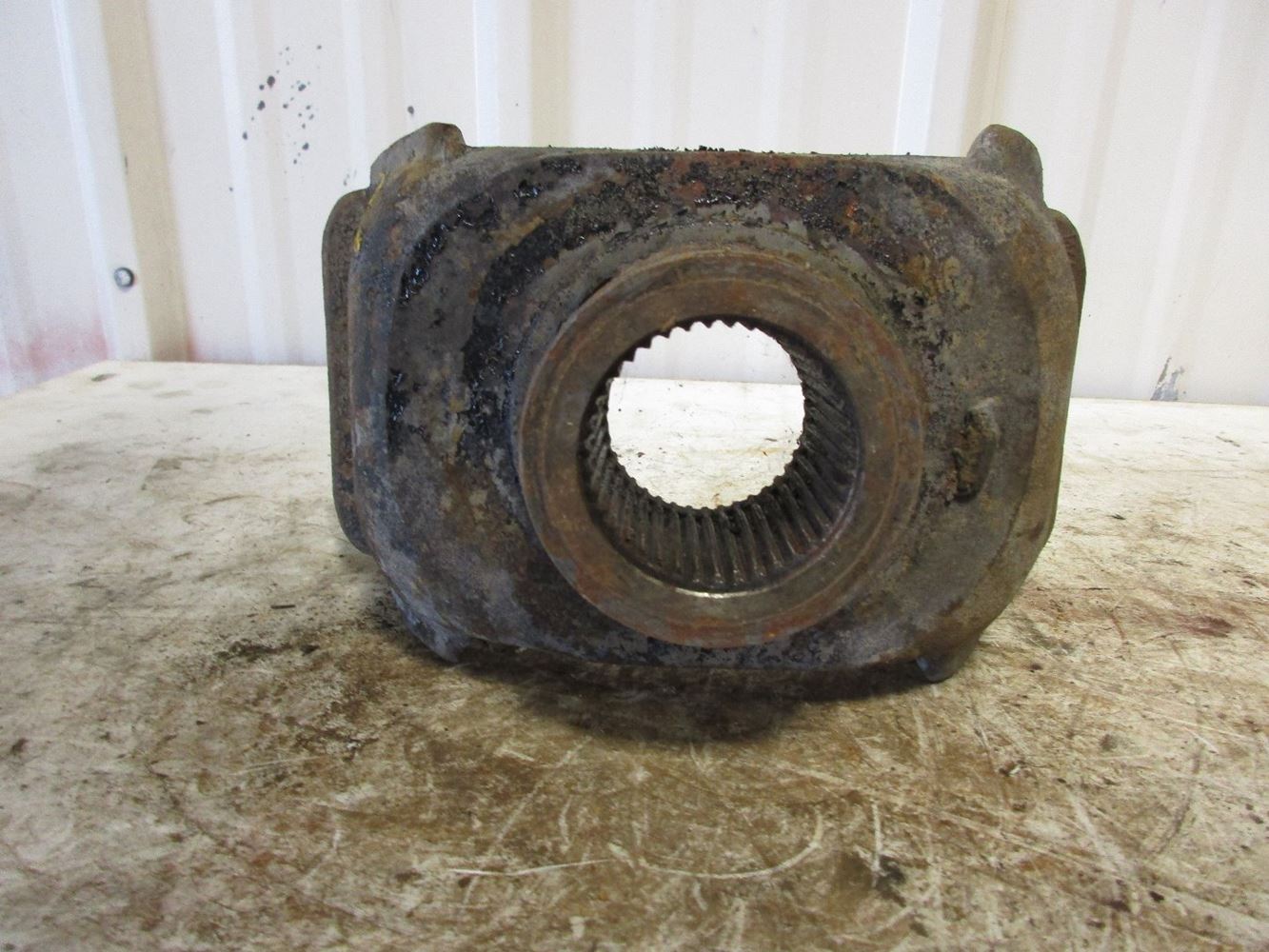 Meritor/Rockwell SQ100 (Stock 21401842) Differential Yokes TPI