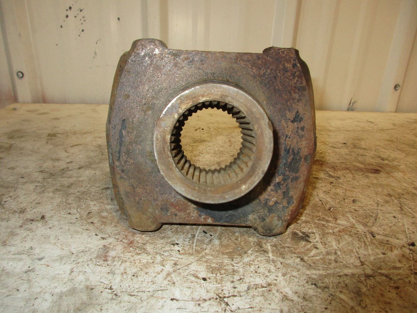 Meritor/Rockwell SQ100 (Stock 21401810) Differential Yokes TPI