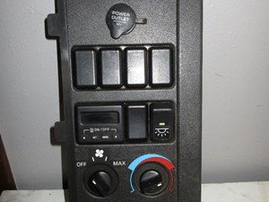 Used Volvo VNL Dash Control Module (Stock #21401532)) Part Image