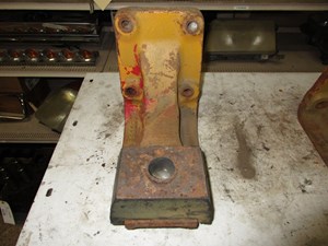 Used VolvoWhiteGMC Engine Mount Image