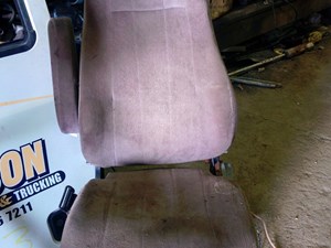 Used 2006 Mack CX 613 Seat (Stock #MK-0404-12)) Part Image