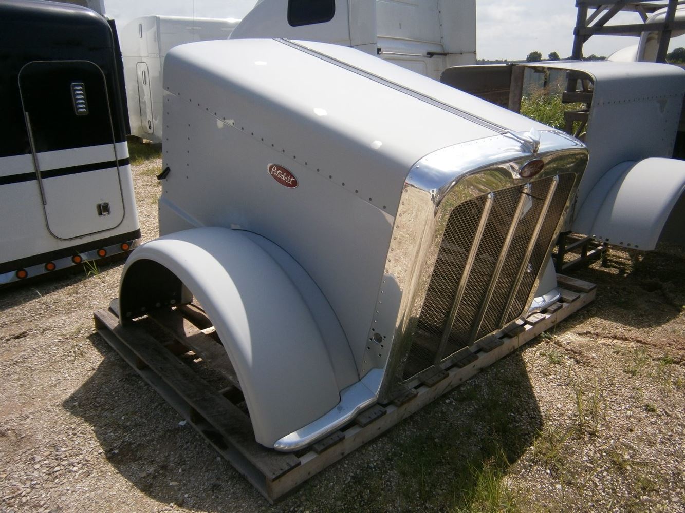 PETERBILT 389 Hoods Truck Component Services