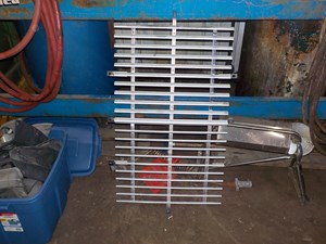 Used 1994 International 9400 Grille (Stock #00816-3)) Part Image