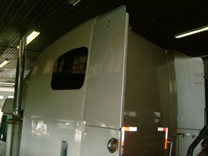 Used 2003 Freightliner FL120 Sleeper Fairing (Stock #32111-4)) Part Image