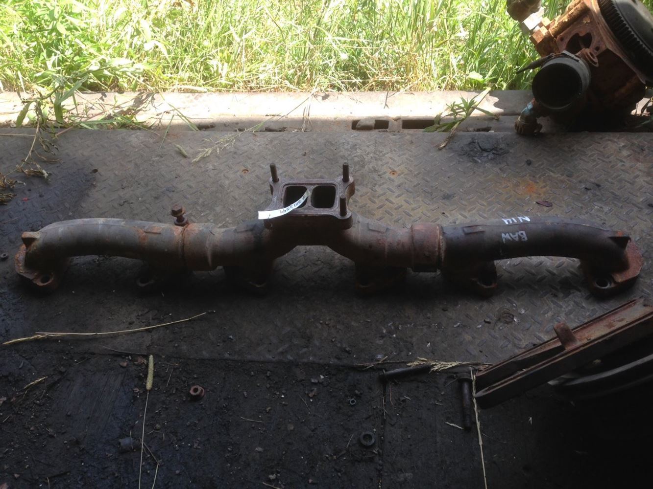 Cummins N14 (Stock 21113549) Exhaust Manifolds TPI