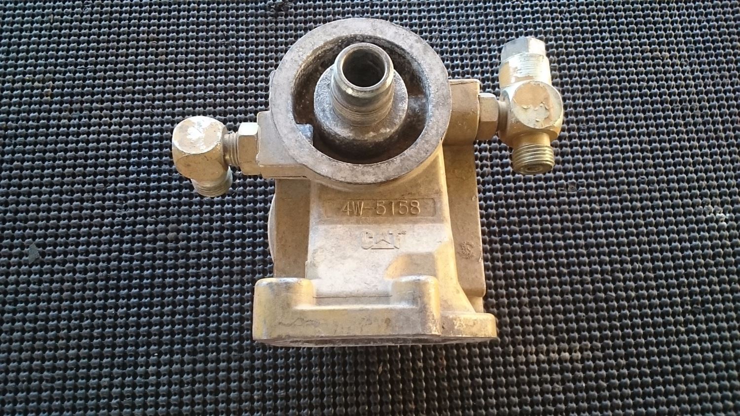 CATERPILLAR OIL FILTER BASE FOR 3114, 3116 AND 3126 ENGINES.