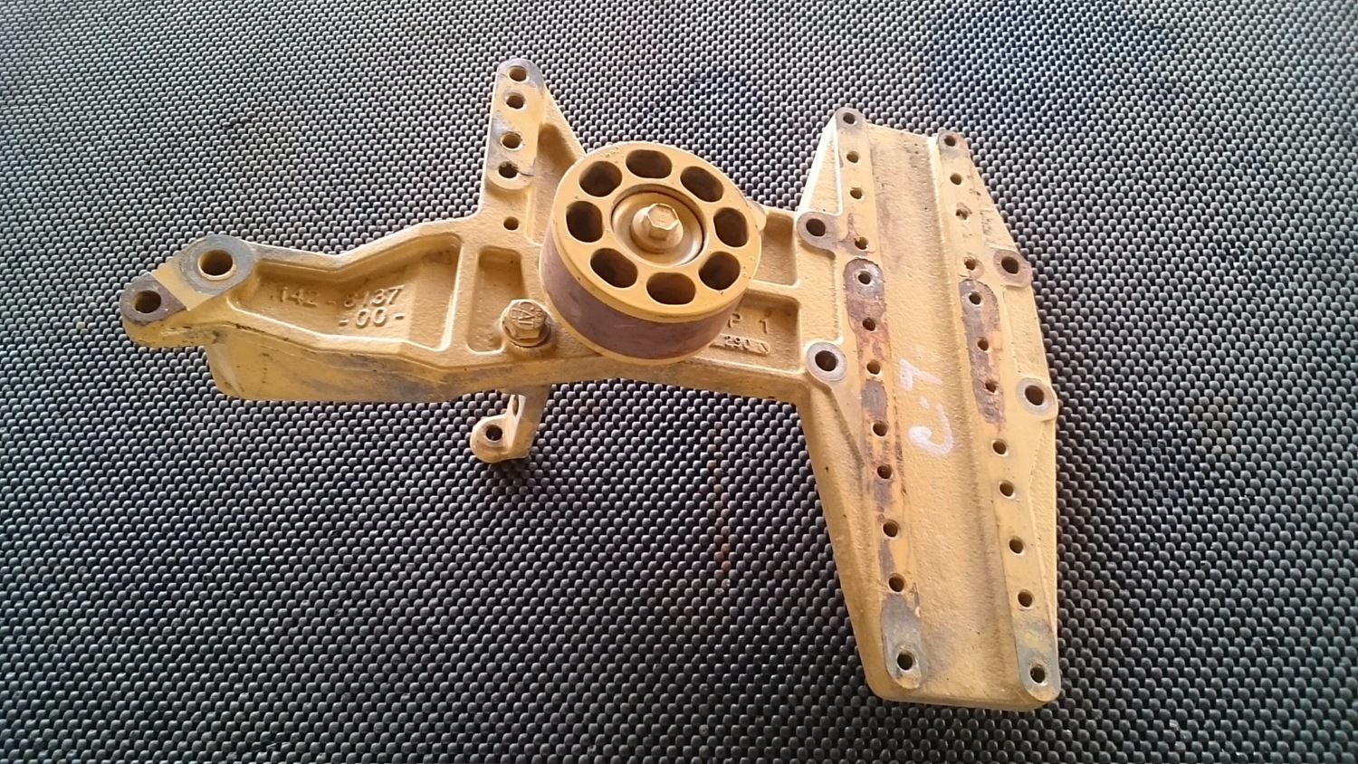 CATERPILLAR C7 ENGINE BRACKET FOR FAN AND OTHER ACCESSORIES.