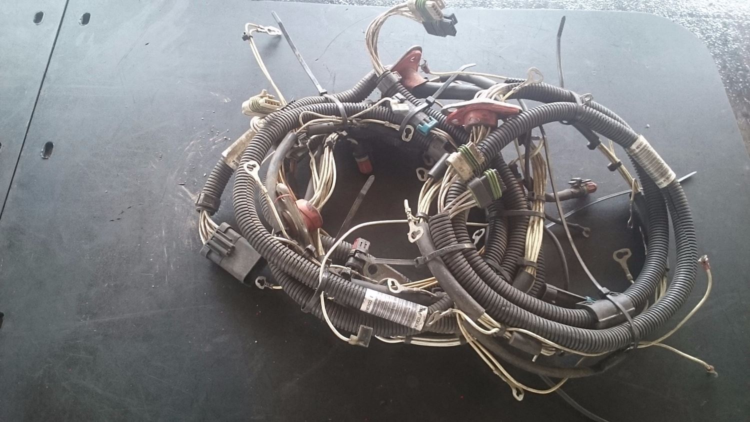 WIRING HARNESS FOR A DETROIT 12.7 SERIES 60 ENGINE.