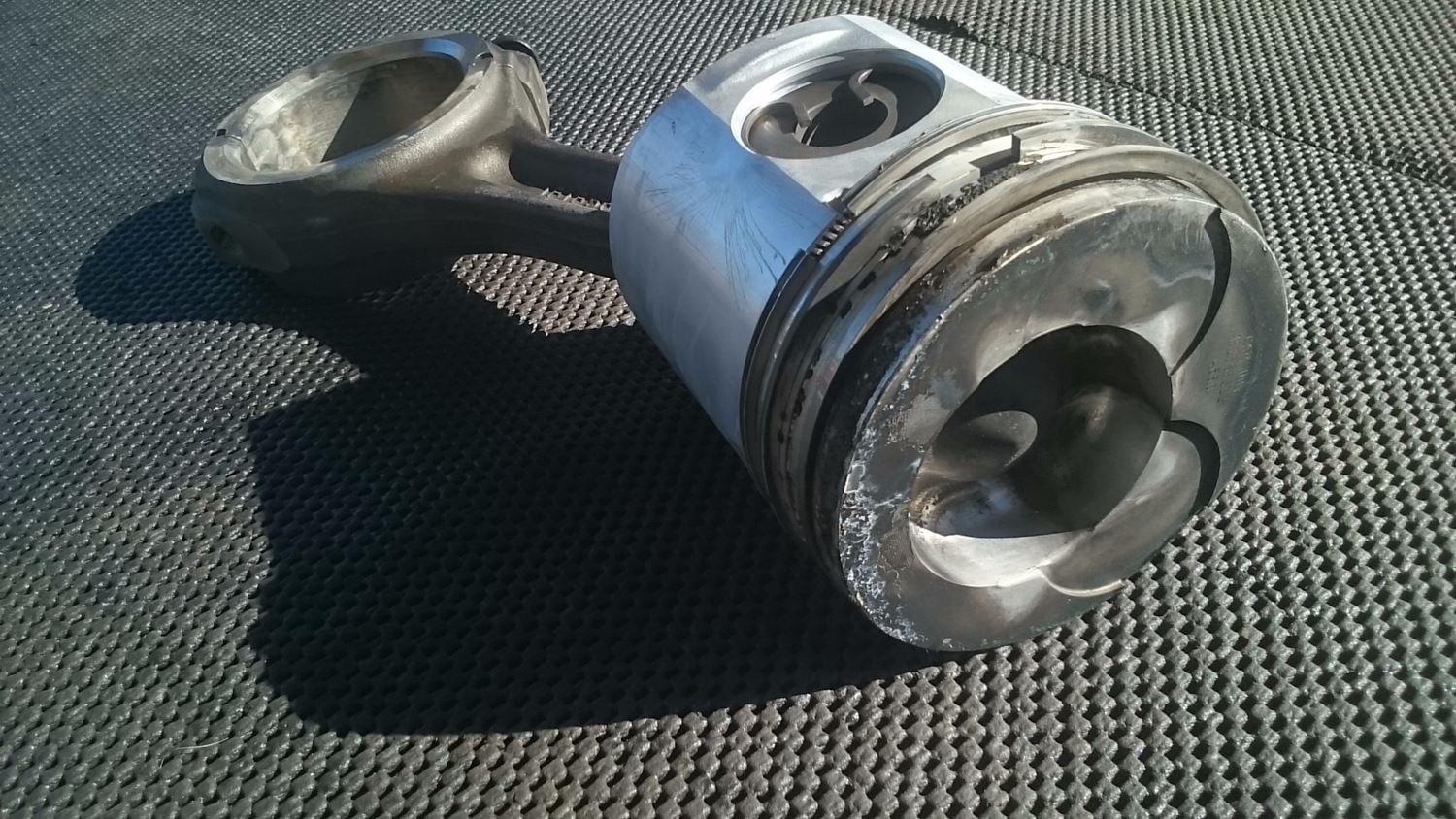 International DT466 (Stock 13471) Pistons and Rods TPI