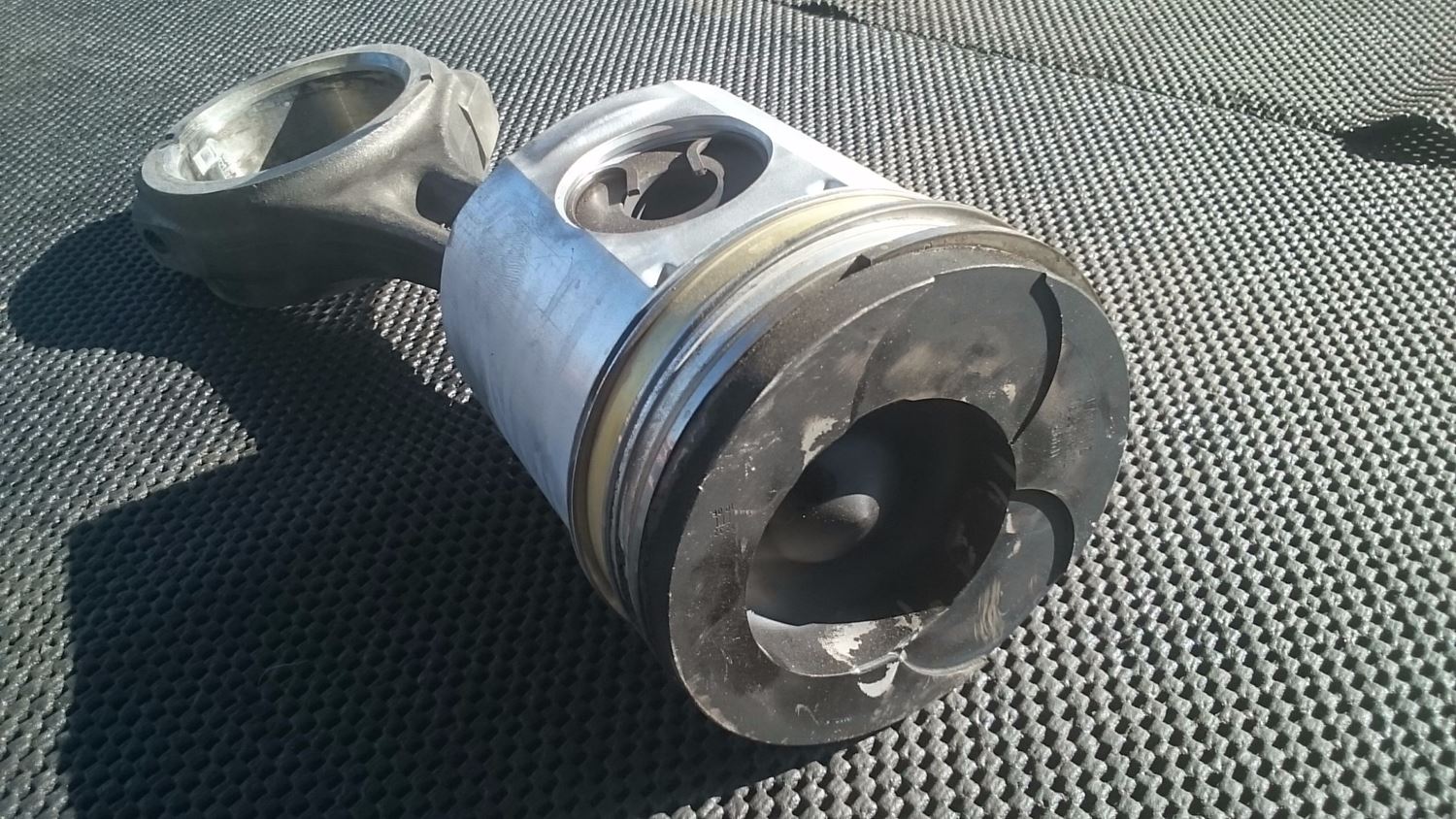 International DT466 (Stock 13472) Pistons and Rods TPI