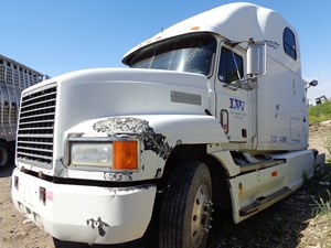 Used 1997 Mack CH613 Cab (Stock #YD2H041-2)) Part Image