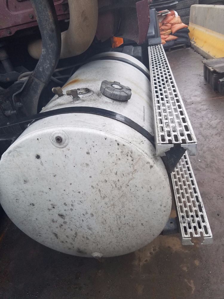 1996 Mack CH613 (Stock #T-SALVAGE-1099-MPFT-838) | Fuel Tanks | TPI