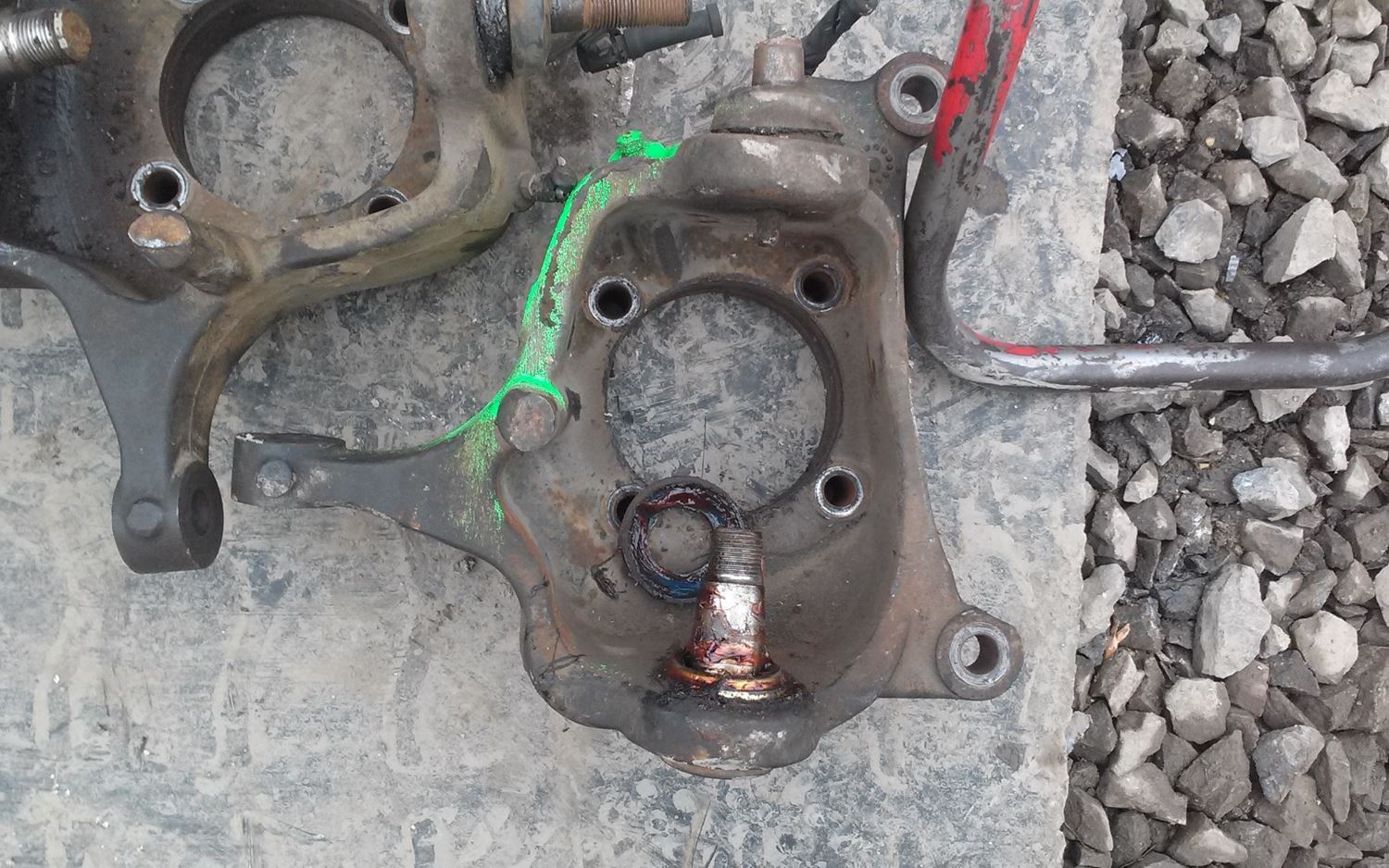 2000 Ford F350 (Stock DRKNUCKLE002) Spindles/Knuckles TPI