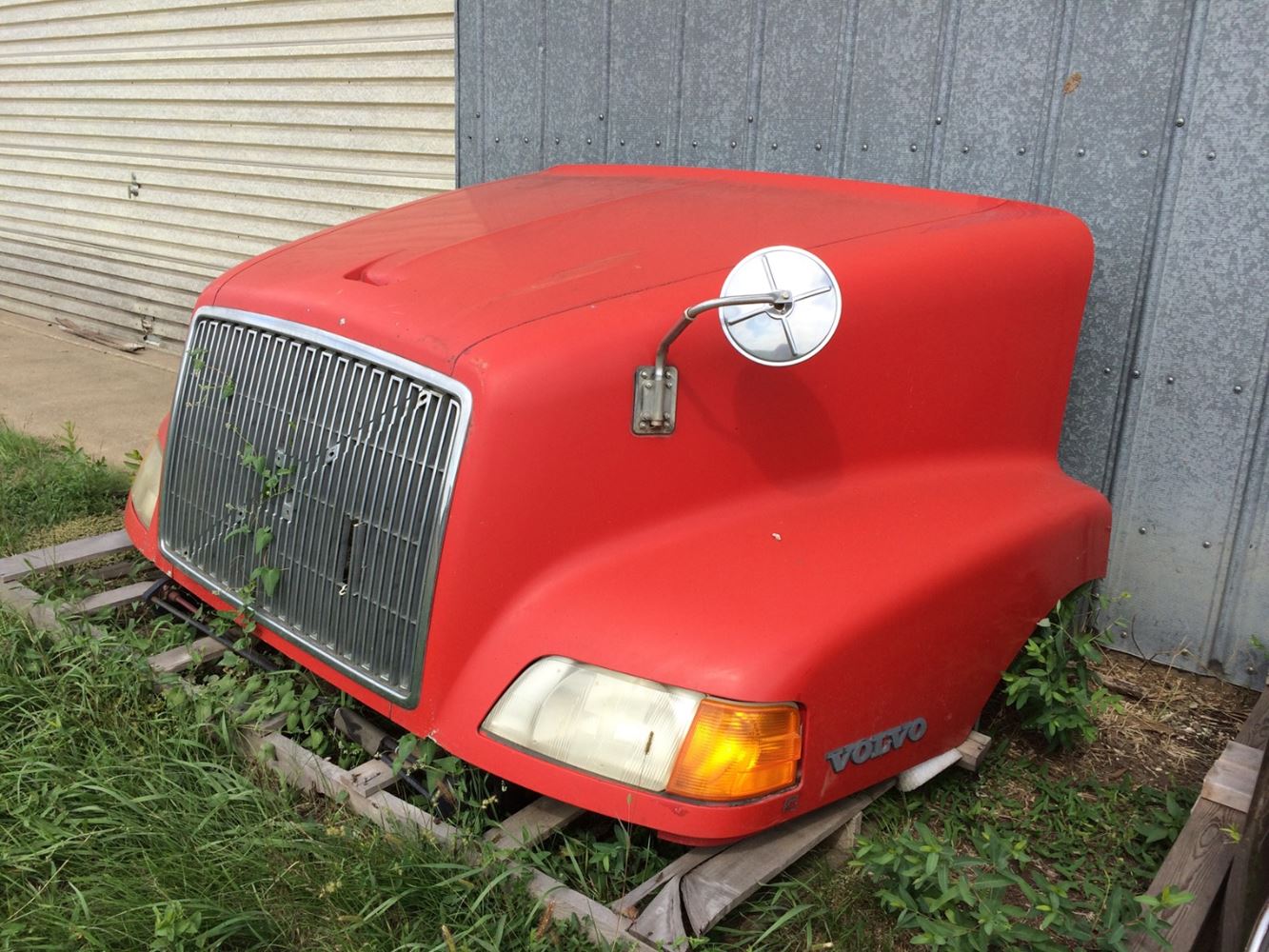 1998 Volvo VNL64T (Stock HOOD UV/W) Hoods TPI