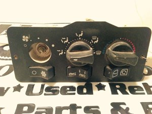 Used 2005 Kenworth T2000 Dash Control Module (Stock #F21-1005-1)) Part Image