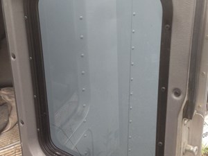 Used Kenworth T800 Sleeper Part (Stock #P-102)) Part Image