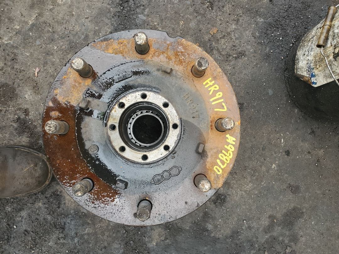 Hub Pilot / Unimount Rear (Stock 99870) Wheel Ends, Spokes, and Hubs