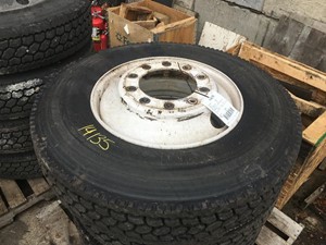 Used 10R22.5 Tire (Stock #14135)) Part Image
