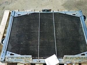 Used 2000 STERLING L9500 SERIES Radiator (Stock #10595)) Part Image