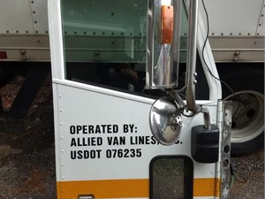 Used 2001 INTERNATIONAL 9900I Door (Stock #9211)) Part Image