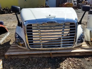 Used 2017 FREIGHTLINER CASCADIA Hood (Stock #11642)) Part Image