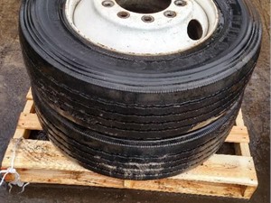Used 275/70R22.5 Tire (Stock #9826)) Part Image