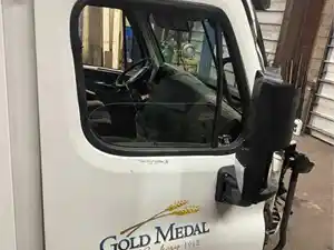 Used 2018 FREIGHTLINER CASCADIA Door (Stock #15973)) Part Image