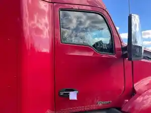 Used 2018 KENWORTH T680 Door (Stock #16287)) Part Image