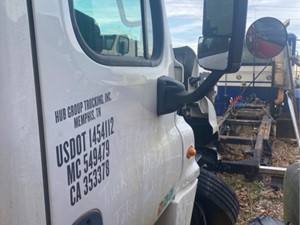 Used 2009 Freightliner Cascadia 125 Door Image