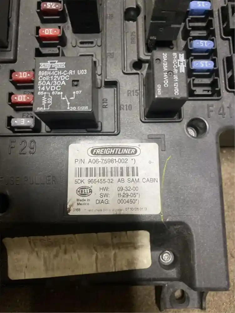 2016 freightliner cascadia cigarette lighter fuse Used, Recycled, New, and Aftermarket Heavy Duty Truck Parts
