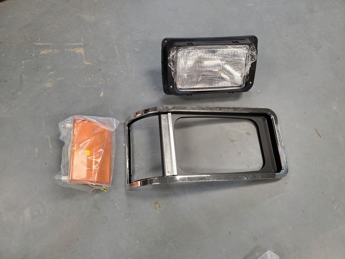 Universal Mack CH (Stock 645) Headlamp Assys TPI