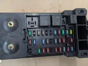 Used 2005 Ford F650 Fuse Box (Stock #777)) Part Image