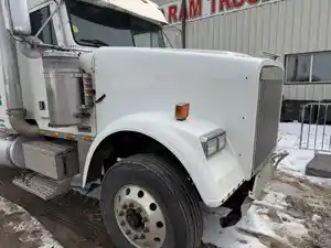 Used 2007 Freightliner Classic 120 Hood (Stock #2-6043-6)) Part Image