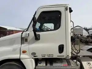 Used 2012 Freightliner Cascadia 125 Door (Stock #2-6060-11)) Part Image