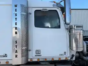 Used 2017 Western Star 4900 FA Door (Stock #2-6027-6)) Part Image